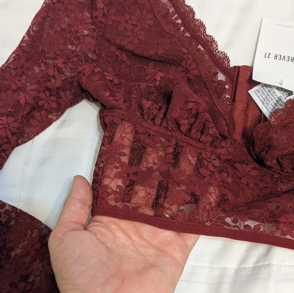 New with tags lacy long sleeved bustier type top size small - Picture 5 of 8